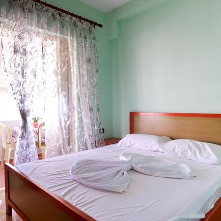 Rei Apartments Sarandë Rum bild