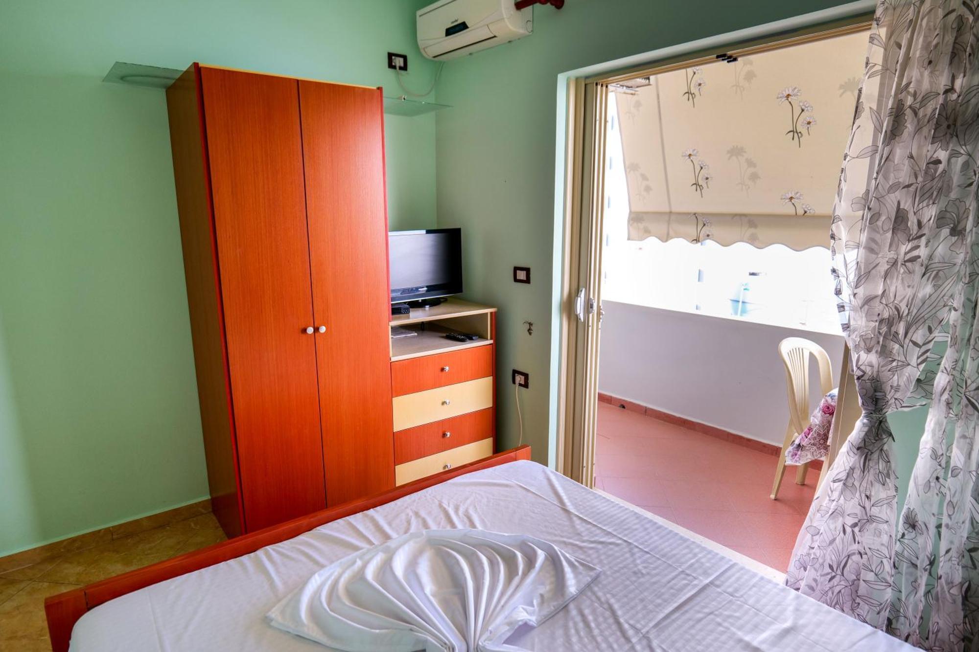 Rei Apartments Sarandë Rum bild