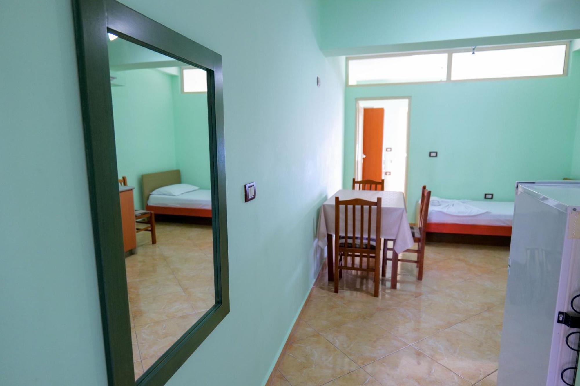 Rei Apartments Sarandë Rum bild