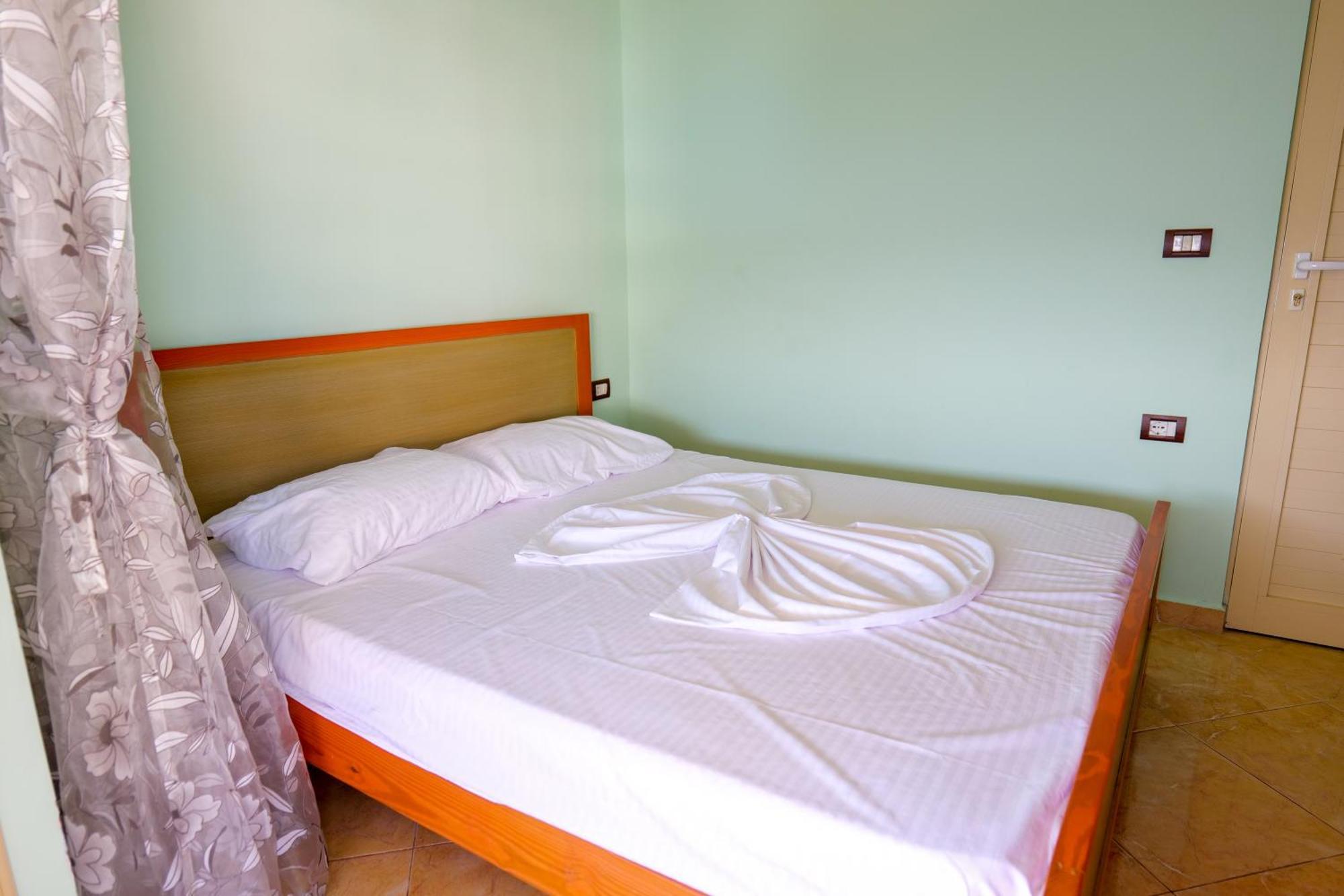 Rei Apartments Sarandë Rum bild