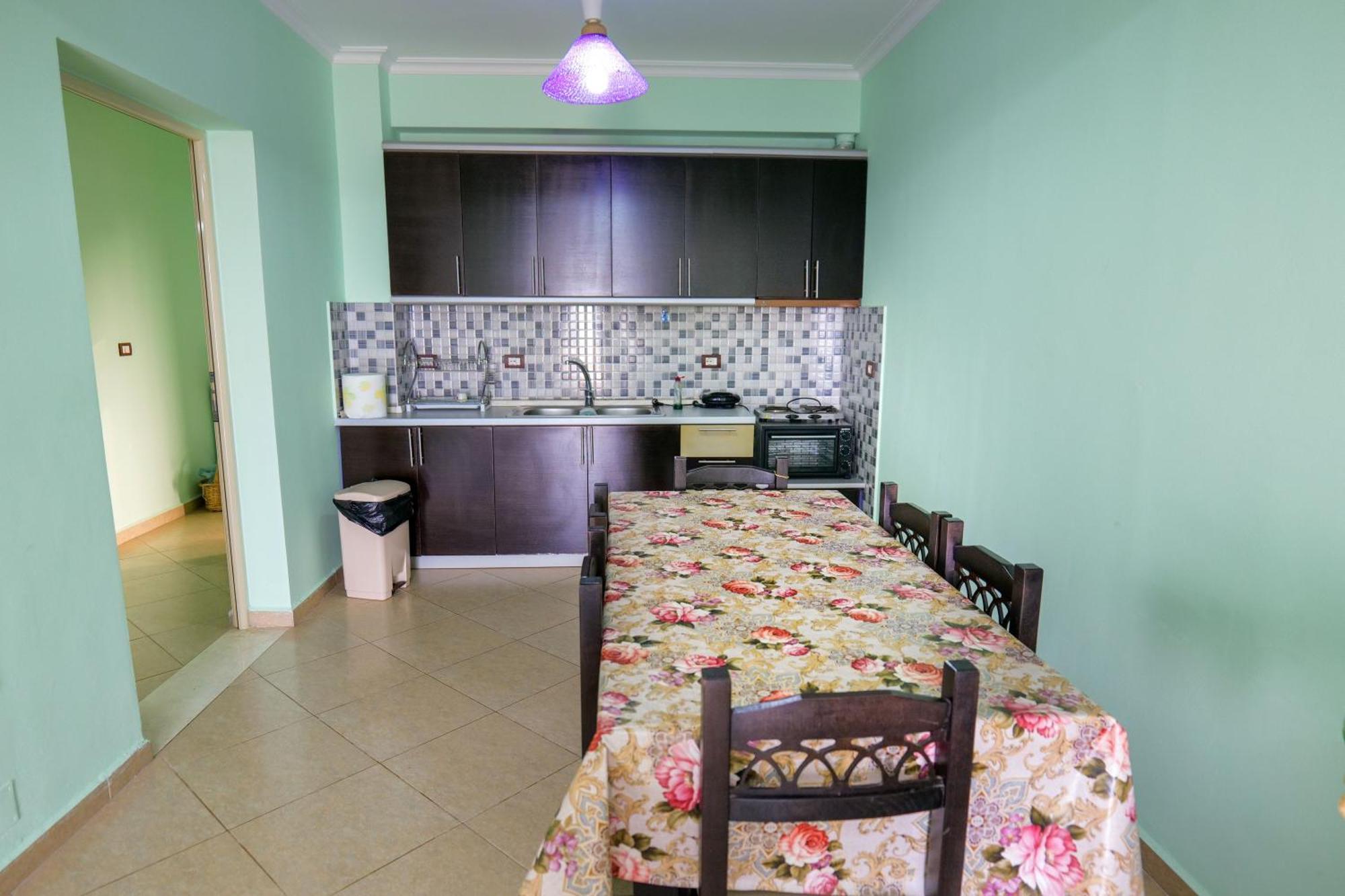 Rei Apartments Sarandë Rum bild