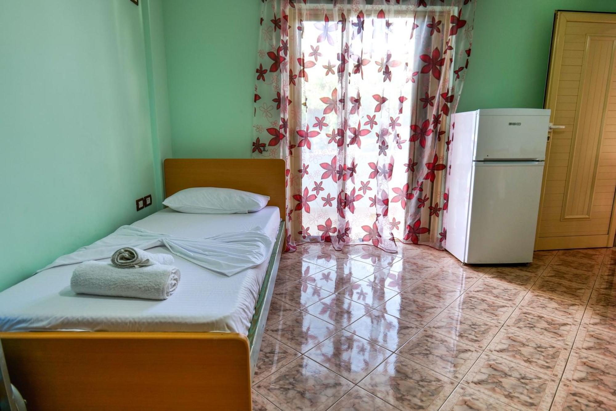 Rei Apartments Sarandë Rum bild